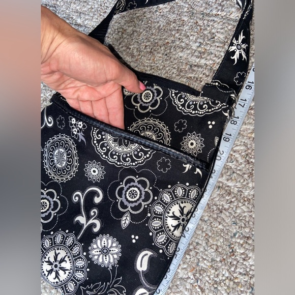 Thirty -One Onyx Medallion Black Crossover Bag - Picture 5 of 11